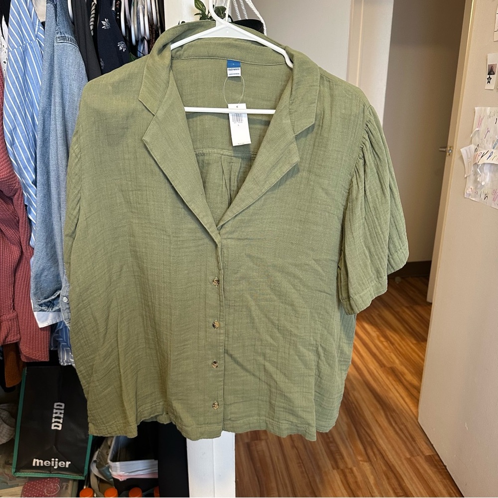 Old Navy Crinkle Gauze Button-Down Top